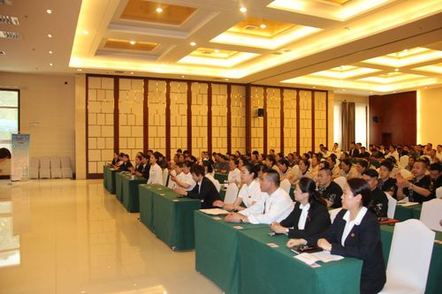 隆华花园酒店召开保险业务专题培训会议 提升员工业务能力